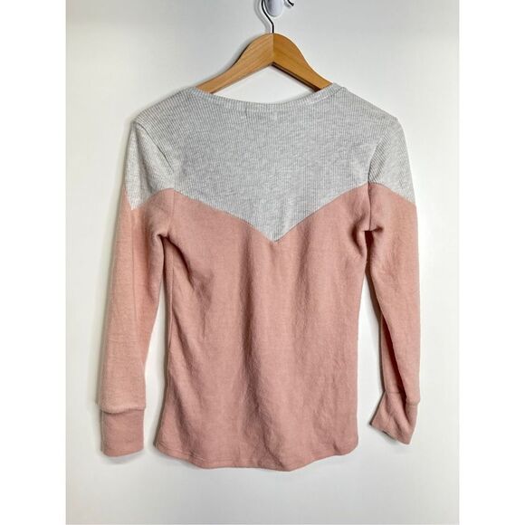 Poof New York Shirt Womens Long Sleeve V Neck Pink/Gray Size Small NWT - Picture 2 of 6